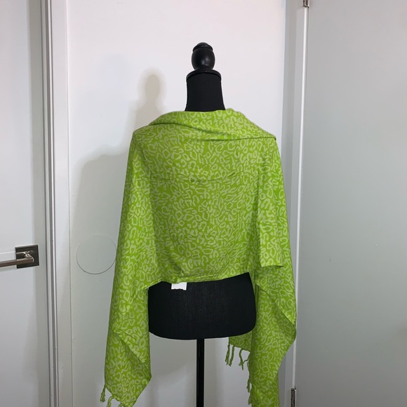 SOLD!! Lime green cheetah print scarf - Picture 4 of 6